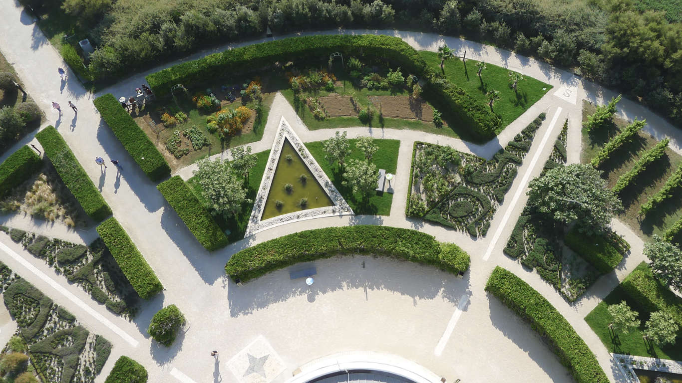 Garden of the lighthouse Phare de Chassiron